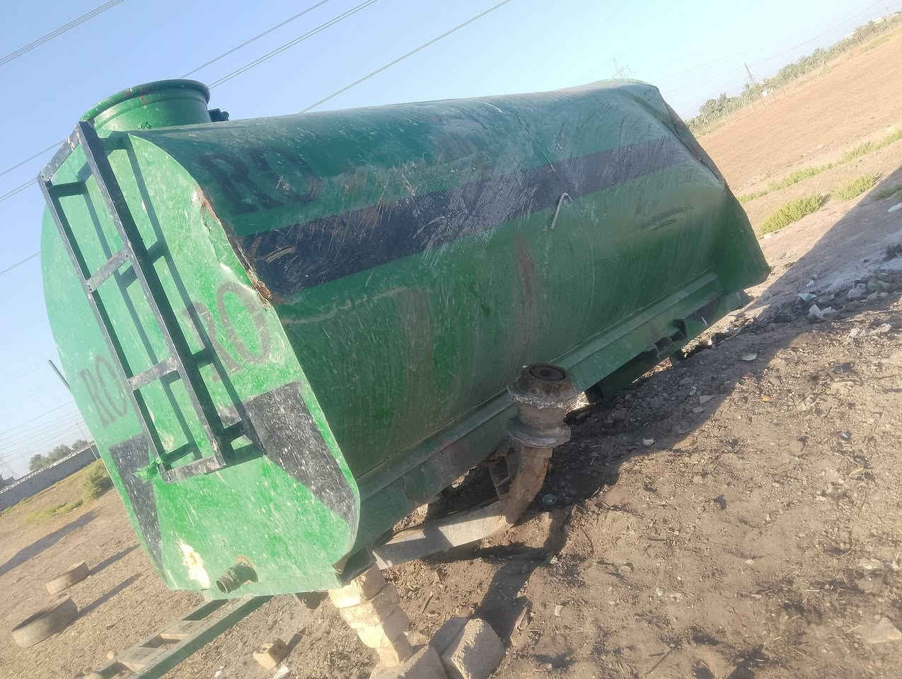 السلام عليكم مقطوره للبيع بيها غير بس بطوله بدله والدينجير مقطوره كلش حلوه شاص ومقفول مق مقطوره للبيع بدون تواير سعر 800 بيها مجال سكني حله ابو غرق بال الطاقه الكهربائي الرقم ***********
