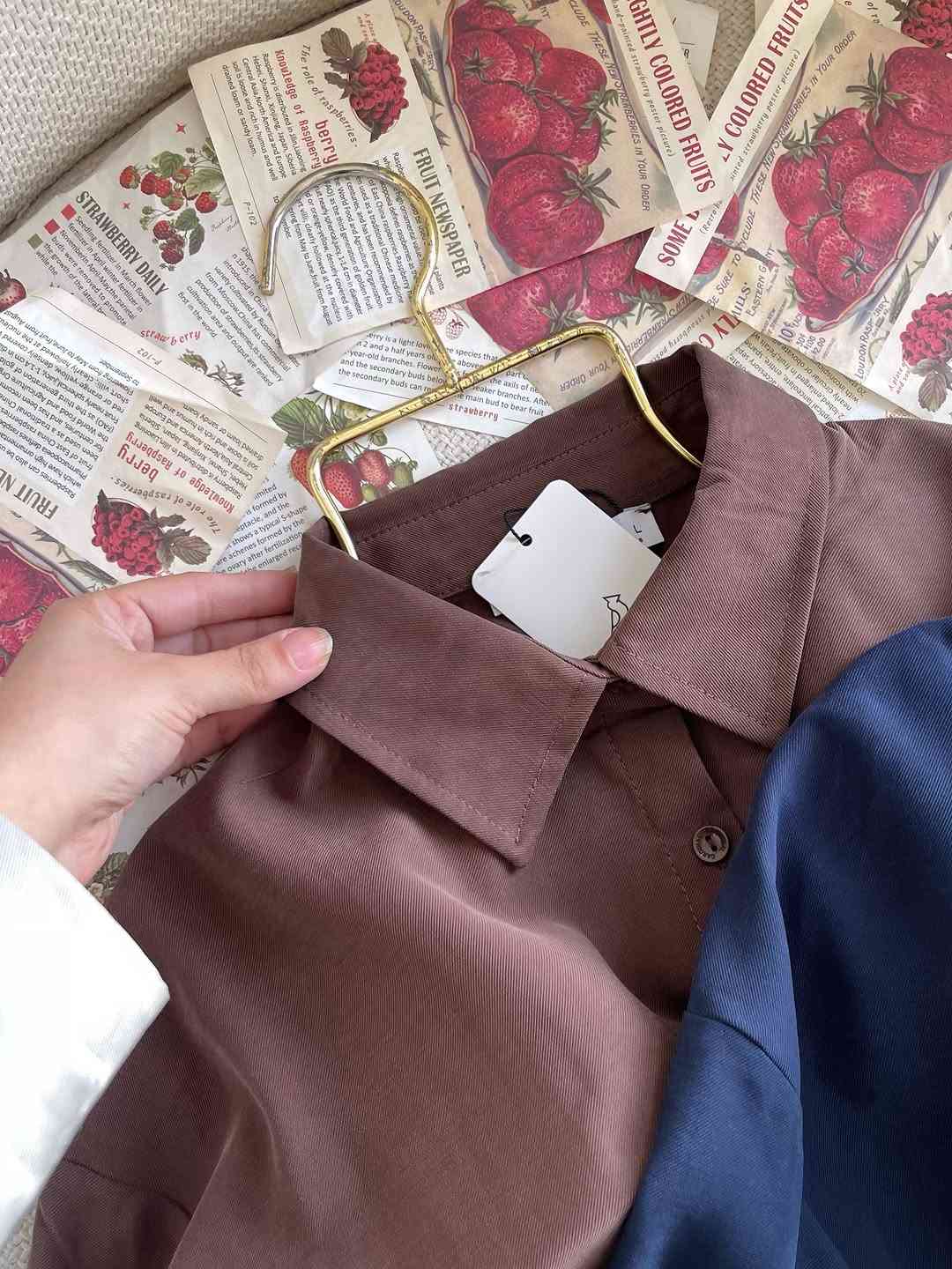 قميص بهاري • ألوان زيتية • مقاسات ٣٨-٤٤