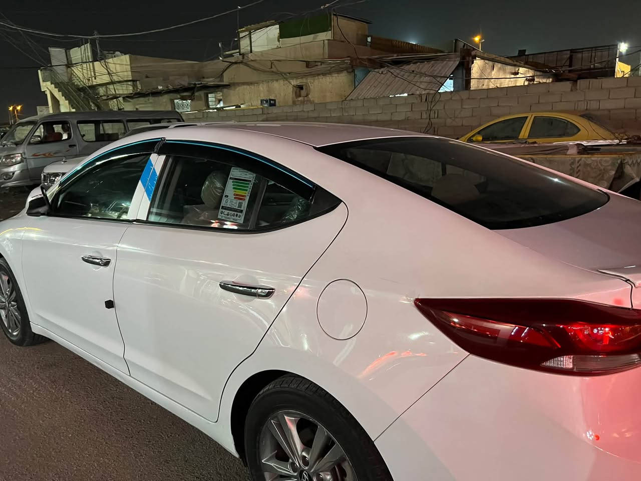 السلام عليكم 
ELANTRA//2017
جديد السيارة كير مكينه 1,6 رقم شمالي ساقط السيارة بأسمي  
مابيها حادث السيارة فقط صبغ الجاملغ الخلفي 
وربع البنيد//
سيارة فول مواصفات عدى الفتحة ول بصمة
اشاير بل مري//
مري طبك مع التقفيل//
شاشات خلفية//
كاميرا خلفية//
لايتات LED//
شاشة جبيرة//
جاهزة السيارة مابيها نواقص//
السعر// 13,500 الف دولار
للاستفسار//***********
