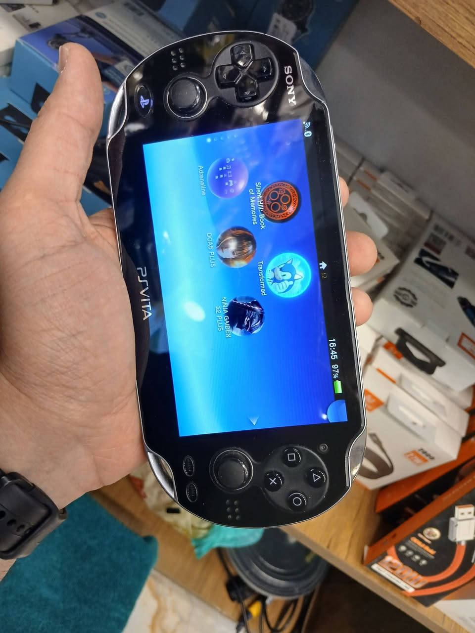 السلام عليكم
جهاز psvita للبيع ذاكره ٨ كيكا + ١٢٨ كيكا مهكر ونضيف مع شاحن وكيبل مكاني بغداد للتواصل ***********
والسعر ٢٤٥ الف فقط
