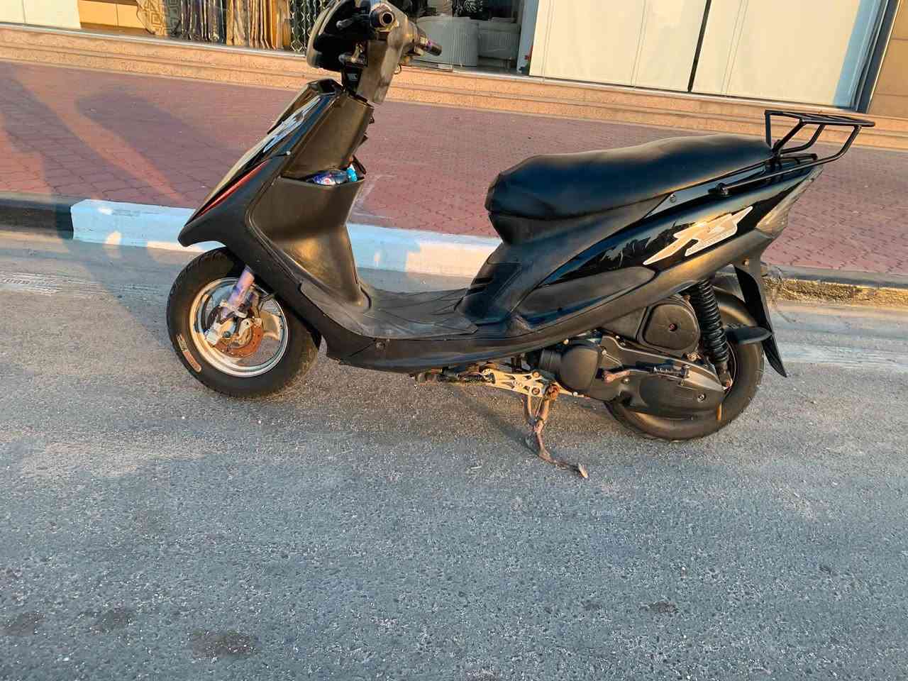 سلا عليكم درجه ماكس للبيع مفتوحه مره وحده كلشي بيه شغال بس باتري مابيه وبيه تايرات جلاتيني ودرجه على أيدي مرتبه يعني رايده 475ولشراي أتسهل ويا بشي بسيط عنواني قبله ***********
