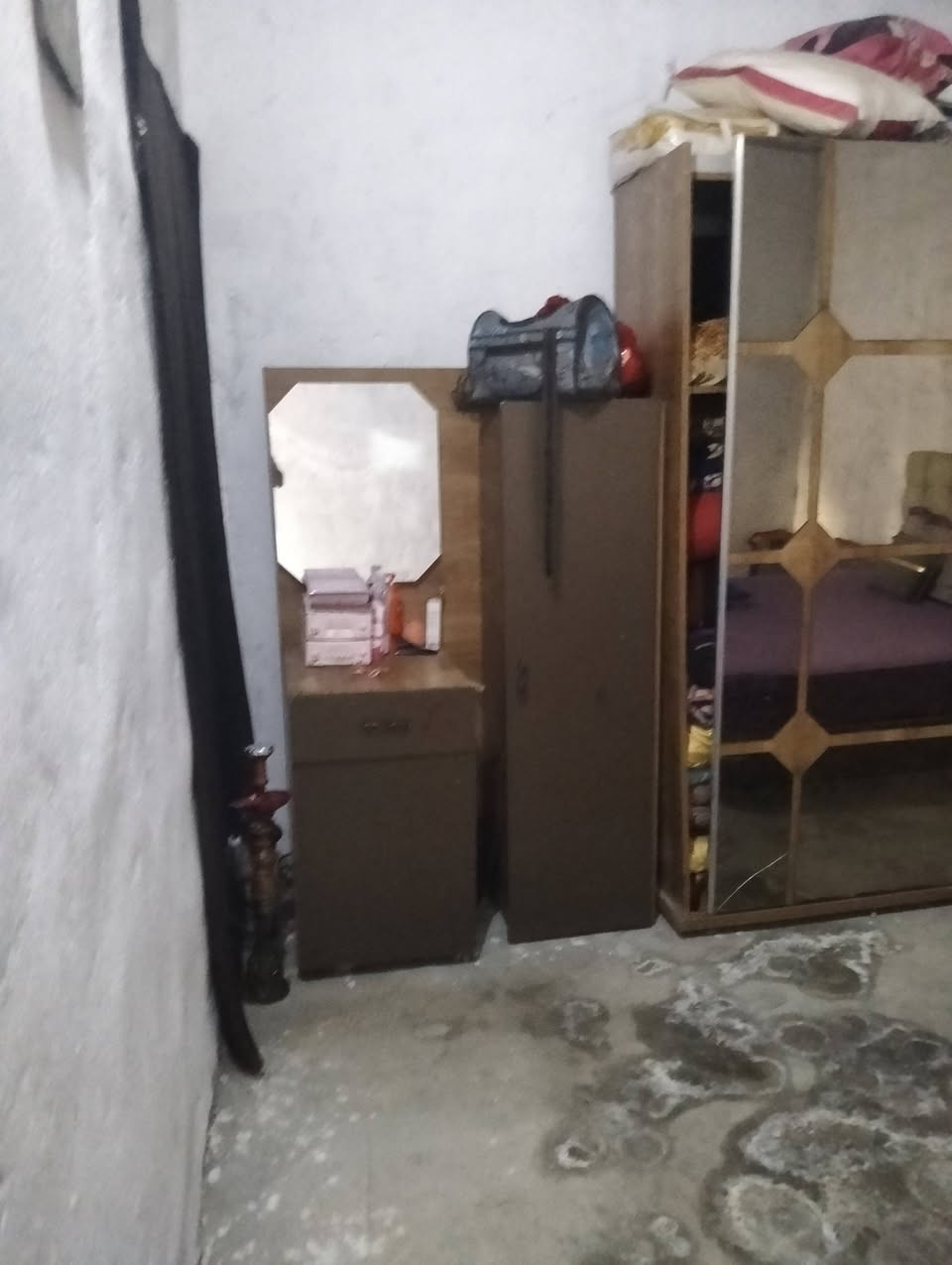 غرفة خمس قطع  سعر 150 ***********
