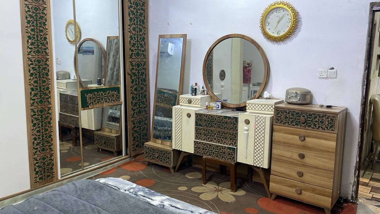 غرفه للبيع ب ٣٥٠
٩ قطع جك سرير خزن
مكيف ب ٢٠٠.
كاروك ٣٥
