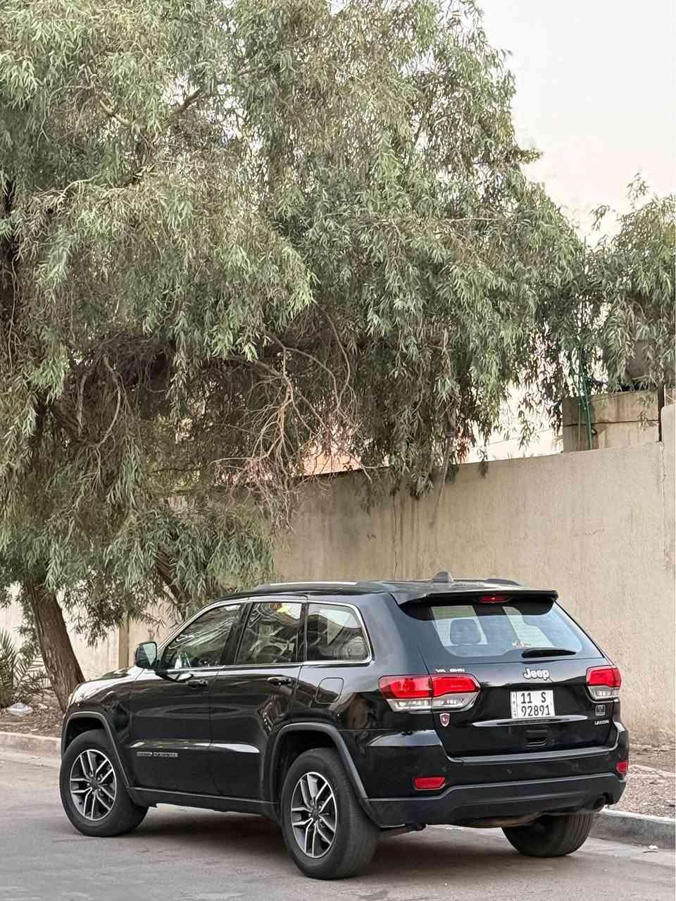 جيب كراند شيروكي - اسود - موديل 2020
رقم بغداد  لون اسود 
ماشيه 122 كم
مواصفات 
1-رادار  + جانبي + خلفي
2-اوتو بريك مانع تصادم امامي   
3-قياده ذاتيه 
4-تحديد مسار 
5-نقطه عمياء
6-دخول ذكي
7-نظام ( start/stop - ايكو - سبورت ) 
8-كشن كهرباء 
9-كشنات تدفئه 
10-ستيرن تدفئه
11-تحكم ستيرن جهتين  
12- جنطه كهرباء
حادثها جاملغ و بنيد راجع بارد 
مكفوله الدواخل مالته  
السعر 190$
اتصال او واتساب *********** بغداد, العراق
