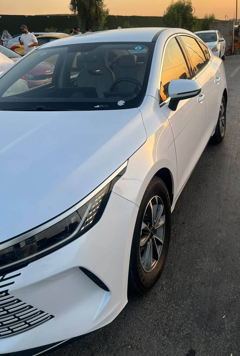 السلام عليكم BYD 2025
بيها رصعتين بل قماره و  بارد كد اصبع بل جاملغ جهه اليمين 
للاستفسار الاتصال على ***********
