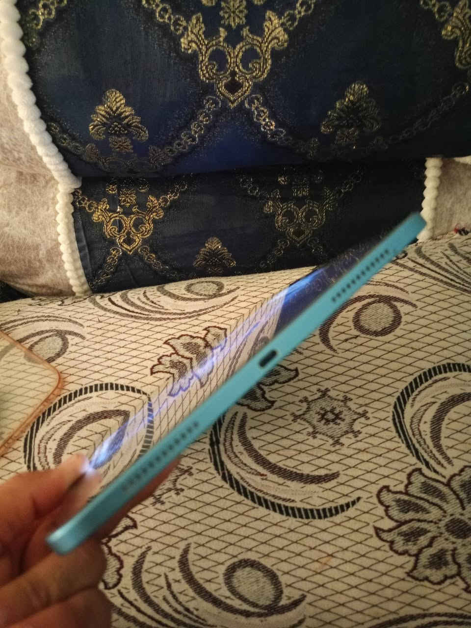 ايباد ١١ • بطارية ٩٠٪ • نضيف