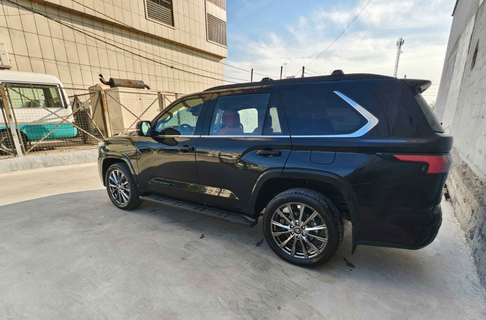 سلام عليكم 
تويوتا سيكويا 2023 للبيع فقط 
TRD SPORT 
سياره حادثها موضح بلصور صبغ فقط العركجين الجاملغ رجع بارد 
ماشيه 43الف
بجم كبس سياره متعوب ع تصليحها ويل لكزز 25 مع تخم تاير 
مكانها ديوانيه 
السعر  40 يعني أربع شدات 
***********
