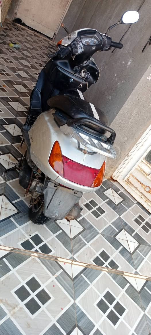 سلام عليكم سبيسي ياباني كلها فول دراجه خير من الله كهربائيات كلها شغاله مكينه ناعمه تخبل مكان زين القوس السعر 550وبيها مجال
