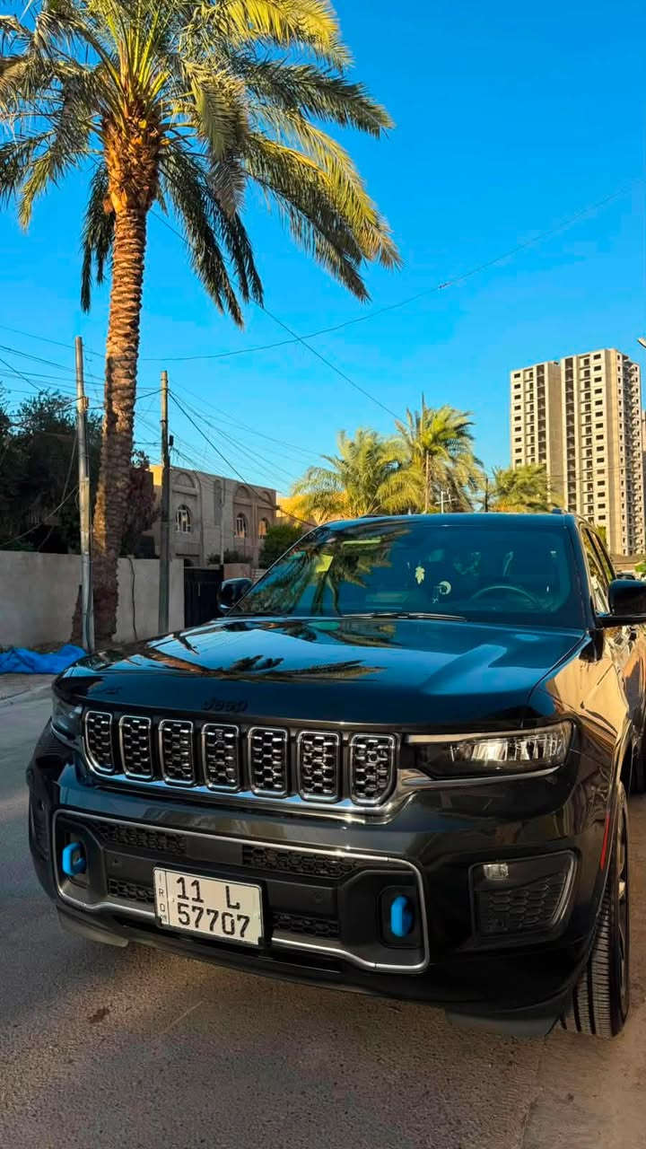 🚙 للبيع | Jeep Grand Cherokee overland -in Hybrid موديل 2024 🚙
فرصة مميزة لاقتناء واحدة من أفخم وأقوى سيارات الـSUV الهجينة.

✅ الموديل: 2024

✅ الفئة: 4xe overland (Plug-in Hybrid)

✅ اللون: أسودكحلي 

✅ التسجيل: بغداد

✅ الموقع: بغداد

✅ الملكية: السيارة باسمي شخصياً

✅ الحالة: حادث  فقط بنيد وجاملغ. بدون ايرباك 

✅السعر 32 .. 320 ورقة بيها مجال بسيط للجادين 

أبرز المواصفات:

🔹 محرك 2.0 لتر تيربو مع نظام Plug-in Hybrid بقوة إجمالية 375 حصان.

🔹 ناقل حركة أوتوماتيكي 8 سرعات.

🔹 نظام دفع رباعي Quadra-Trac II.

🔹 إمكانية القيادة الكهربائية لتوفير الوقود.

🔹 شاشة لمس 10.1 بوصة تدعم Apple CarPlay وAndroid Auto لاسلكياً.

🔹 شاشة عدادات رقمية.

🔹 مقاعد جلد كهربائية مع تدفئة للمقاعد الأمامية.

🔹 مقود مدفأ متعدد الوظائف.

🔹 تشغيل بصمة (Keyless Entry & Push Start).

🔹 كاميرات 360 مع حساسات أوخلفيةوامامية 

🔹 مثبت سرعة ذكي مع أنظمة أمان متقدمة.

🔹 نظام المحافظة على المسار، والتحذير من الاصطدام، ومراقبة النقطة العمياء.

🔹 مكيف أوتوماتيكي ثنائي المناطق.

🔹 مصابيح LED أمامية وخلفية.

🔹 جنوط ألمنيوم قياس 20 إنش.

كشنات مساج مع تدفئة وتبريد 

مع كامرة الروية الليلية 

🚗 سيارة تجمع بين الفخامة، الأداء القوي، والاقتصاد في استهلاك الوقود، ومناسبة للاستخدام اليومي والسفر.

📍 الموقع: بغداد الكرادة 

📞 للاستفسار والتواصل:***********

للجادين فقط. السيارة جديدة بمعنى الكلمة وماشية كلش قليل 

بدون يرباك 

بيها جكات تصعد وتنزل
