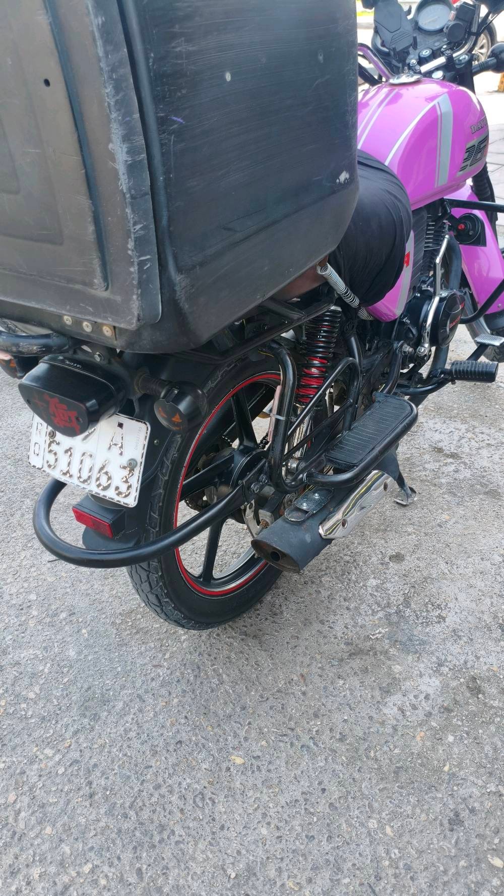 البيع
شنو الموديل بالضبط والسعة مال الدراجـة؟ (مثلاً Dayun 250/200/… وهل هي نفخ لو عادي): 
23
بأي محافظة/منطقة مكان السكن حتى أضيفها بالإعلان؟: 
كربلاء 
شنو سنة الصنع وشكد ممشاها تقريباً؟: 
23
الأوراق والملكية كاملة لو بيها نقل/تسجيل/سنوية؟: 
رقم وبسمي
السعر شكد وهل بيه مجال بسيط للمساومة لو نهائي؟: 
2500000