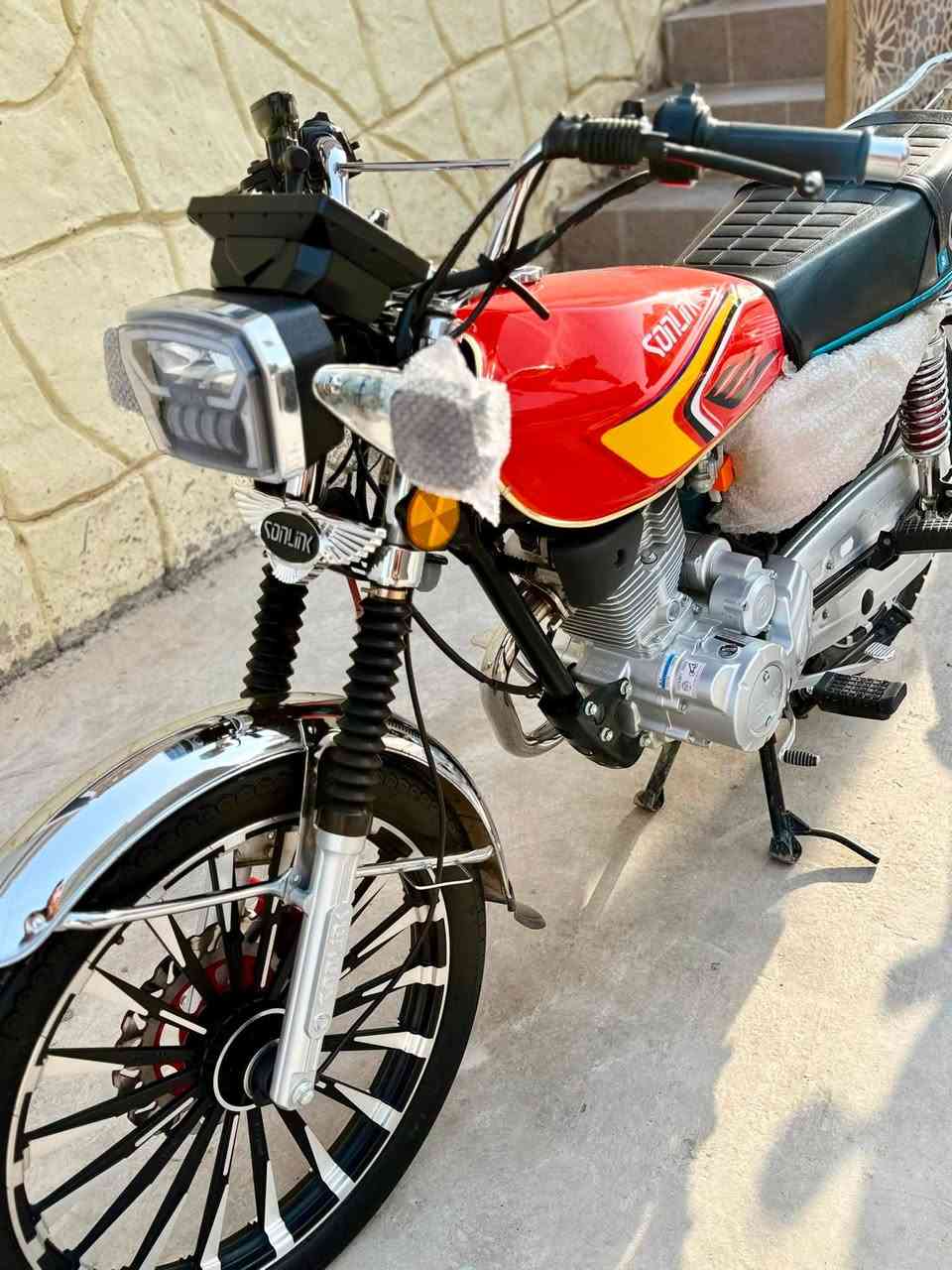 سيفان 25بعدها زيرو ماشيه900 كفاله من الشخط أوراق كامله سعر 750 وبيها مجال حك جيتك مكان ديالى بعكوبه ***********
