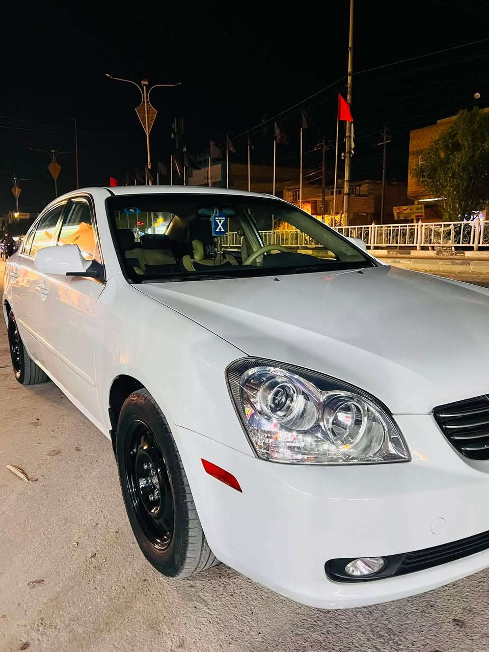 السلام عليكم 
اوبتيما  2008 بغداد تحويل 
كير مكينه حداديه تايرات جاهزه 
دواخل جدد / مكينه 2400 
كير /  5 نمر 
مكفوله من ضرر داخلي او تصليح 
بيه صبغ قليل جوه ترايش البيبان 
سياره جاهزه احله من صور 
ناصريه مركز / *********** 
السعر / 110 بيها مجال للشراي
