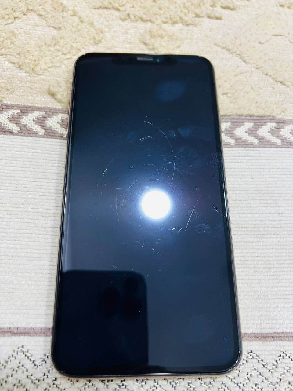 السلام عليكم 
لبيع جهاز جديد نضيف مامفتوح XS برو ماكس ع فحص بطاريته77ذاكره256سعره 300قفل مكاني بغداد الزعفرانية 
***********

نص مكتوب في الصور:
- 7:17 البطارية حالة البطارية والشحن رسالة مهمة حول البطارية حالة بطاريتك متدنية جدًا. يمكن أن يبدل أحد مزودي خدمة Apple المعتمدين البطارية لاستعادة الأداء والطاقة القصويين. العثور على خيارات الخدمة... الحد الأقصى للقدرة 77% هذا قياس لقدرة البطارية مقارنة بقدرتها عندما كانت جديدة. قد تتسبب القدرة المنخفضة بتقليل ساعات الاستخدام بين عملية الشحن والأخرى. أقصى قدرة للأداء تدعم بطاريتك حاليًا الأداء الطبيعي وقت الذروة. شحن البطارية المحسن للحد من استنزاف عمر البطارية، يتعلم الـ iPhone من عادات الشحن اليومية، بحيث ينتظر ولا يتجاوز 80% حتى يحين موعد حاجتك إلى استخدامه. الشحن بالطاقة النظيفية في منطقتك، سيحاول iPhone التقليل من البصمة الكربونية من خلال انتقاء وقت الشحن الذي تتوفر فيه كهرباء بانبعاثات كربونية منخفضة. يتعلم iPhone من عادات الشحن اليومية، بحيث لا يشحن بالكامل حتى يحين موعد حاجتك إلى استخدامه. معرفة المزيد...
- 7:17 8il.. رجوع حول الاسم iPhone إصدار iOS 18.7.10 اسم الطراز iPhone Xs Max رقم الطراز MT5Q2LL/A الرقم التسلسلي FK2XDASFKPHJ انتهت صلاحية التغطية القطع وسجل تاريخ الخدمة الأغاني 0 الفيديوهات 367 الصور 908 التطبيقات 29 السعة 256 غ.ب. متوفرة 194.33 غ.ب. Wi-Fi عنوان F8:38:80:59:D5:EA