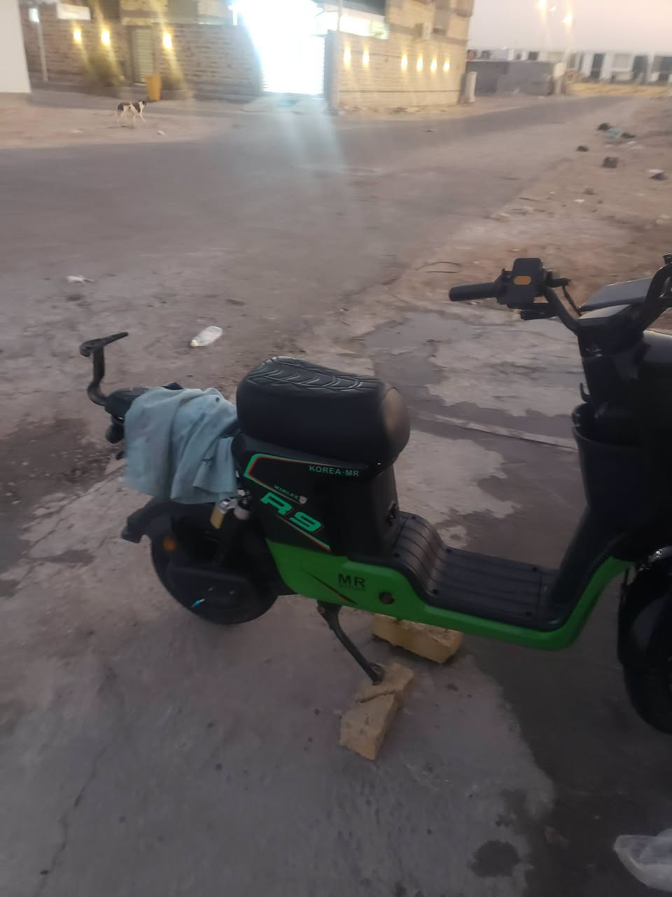 دراجه R9 بدون بطاريات بجيس كلش نضيفه بدون بطاريات ٢٠٠ قفل واذا تحب وياها بطاريات حجم ٣٢ اشدهن الك من لوكيل ب ٤٥٠ قفل ***********
