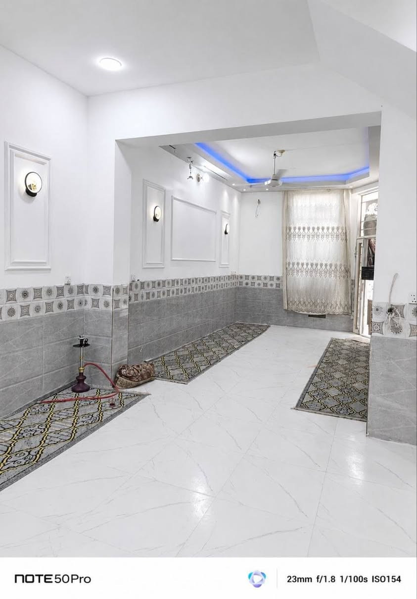 🏡 للبيع بيت بناء حديث درجة أولى 🏡
📍 كربلاء – حي القدس
✅ المساحة: 100 متر
 ✅ طابق ونص
 ✅ طابو صرف
 ✅ غير زراعي وغير مطلوب للدولة
 ✅ بناء حديث ونظيف جداً
 ✅ تشطيب ممتاز ومواد نوعية
💰 السعر: 130 مليون دينار
📩 للاستفسار والمعلومات أكثر، راسلني خاص. *********** كربلاء, العراق
