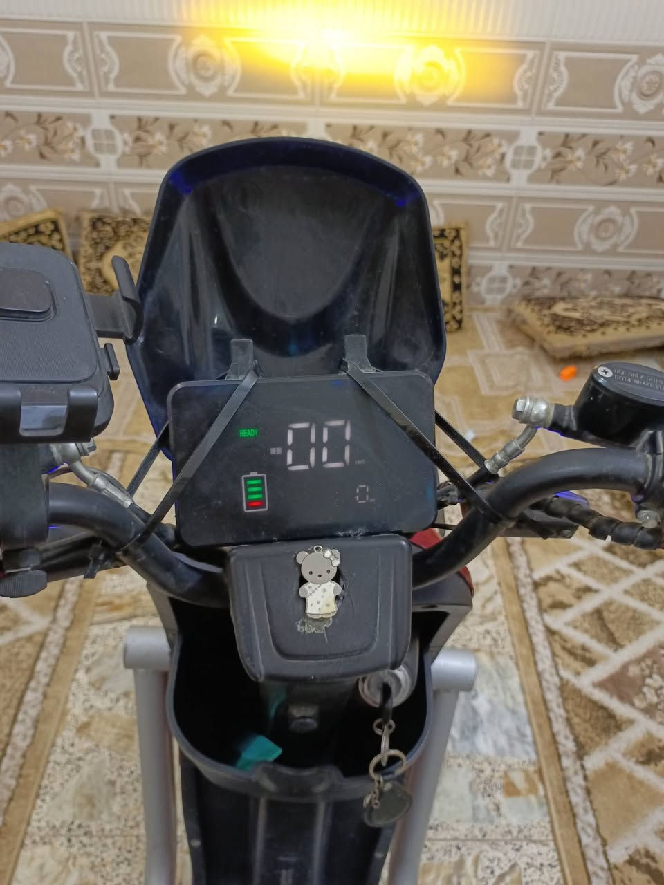سلام عليكم بايسكل شحن البيع أر 9 جديد مابيه شي كلشي شغال لايت اشاير 
ثلاث اضويه اصفر ازرق ابيض رماش كلشي بي  بيه بطارياته قويه وياه غراضه كامله ويا بيه إناره ليليه نقصه هورن 

الموقع: كربلاء المقدسة القادسية قرب مدرسة الصديق الثانويه للبنين واهلن وسهلاً بيكم 
*********** السعر خاص

