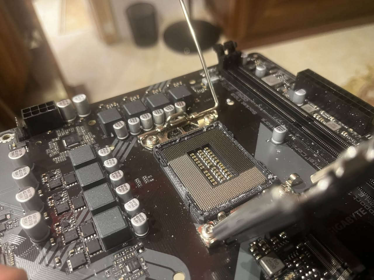 مذربورد • B760M • DDR5