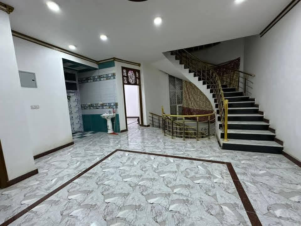 حي الاساتذه • ٣٠٠م • ٥غرف
