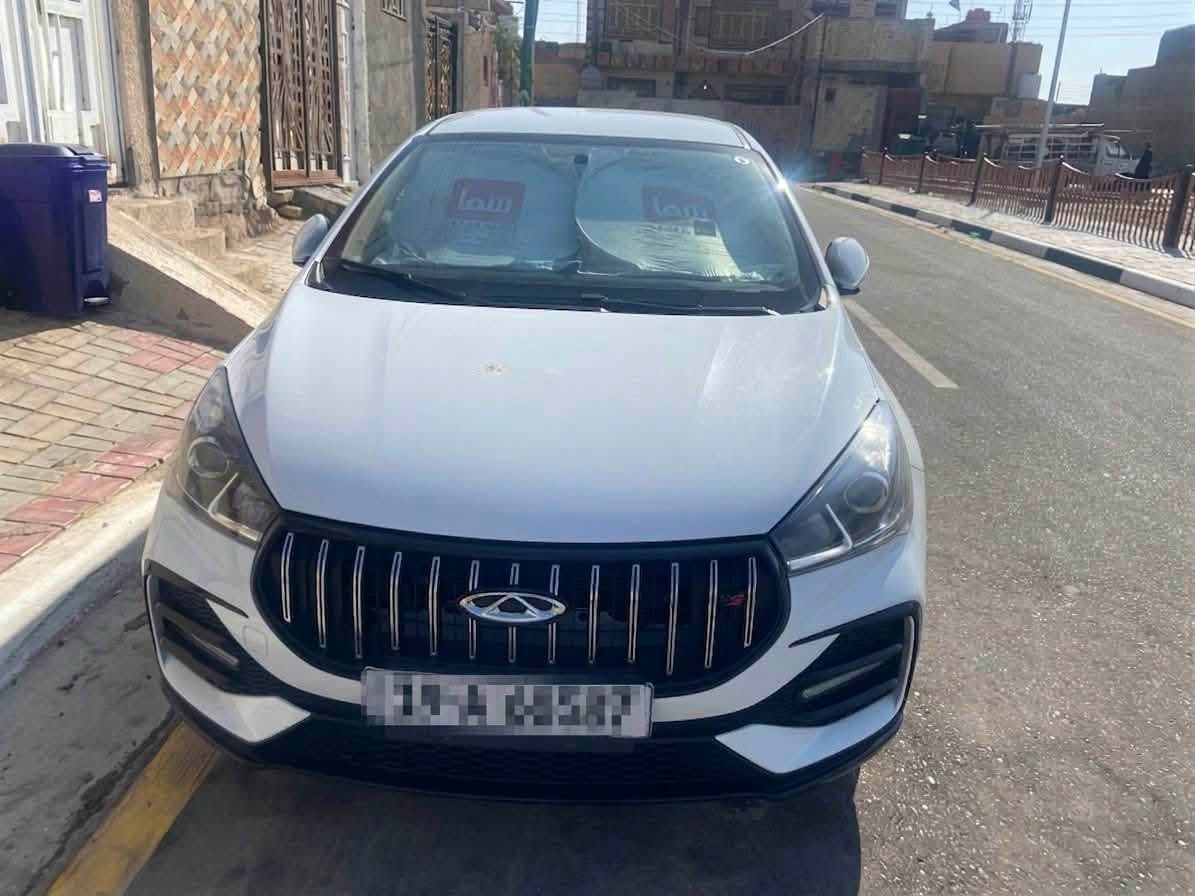 اريزو5 موديل2024 نص فول يعني مو مثل اغلب الناشرين. بلا موصفات سياره ما ناقصها برغي داخل ضمان شركه لحد الآن عندي ضربة جاملغ صفحة السايق وعندي ضربة خلفية امصلحهه ماشية السيارة 19.150 وقابلة للزيادة 
مكان السيارة كربلاء ورقمها السيارة كربلاء 19 السيارة تبريدها حلو واقتصادية تفويلة بنزين محسن فقط رايد السيارة 90 بيع بدون مراوس وبيهه مجال شي قليل لأنه محتاج فلوس اريد أتعالج فلوس عملية وهذا رقم موبايلي ***********/*********** موجود واتساب ايضا 
تحياتي
