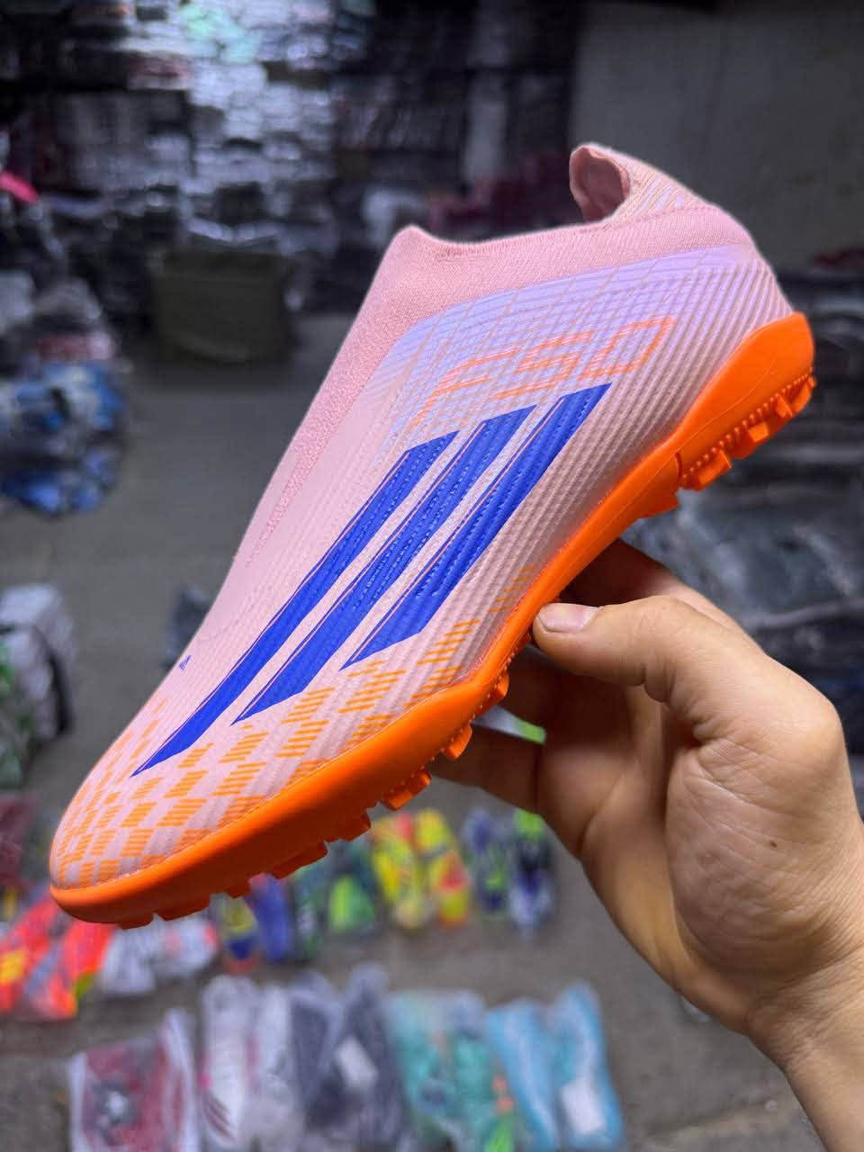 F50 اصلي جديد
قياسات ٤٠ إلى ٤٥
ماستر اصلي جلد كرستال 
يوجد توصيل لجميع محافظات العراق
للحجز والاستفسار  مراسلة الصفحة 
او المراسلة واتساب ***********
