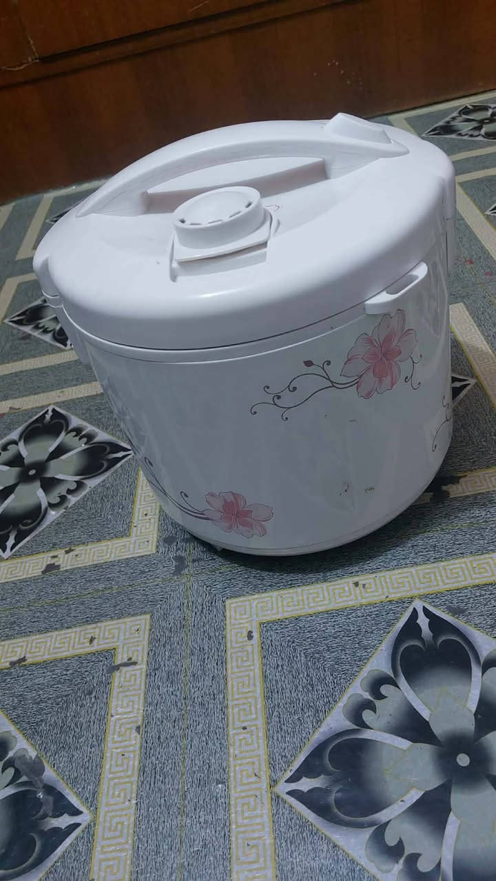 للبيع غلايه + جدر كهربائي + عجانه +فرشا طول4 وعرض 3 تفاصيل خاص

