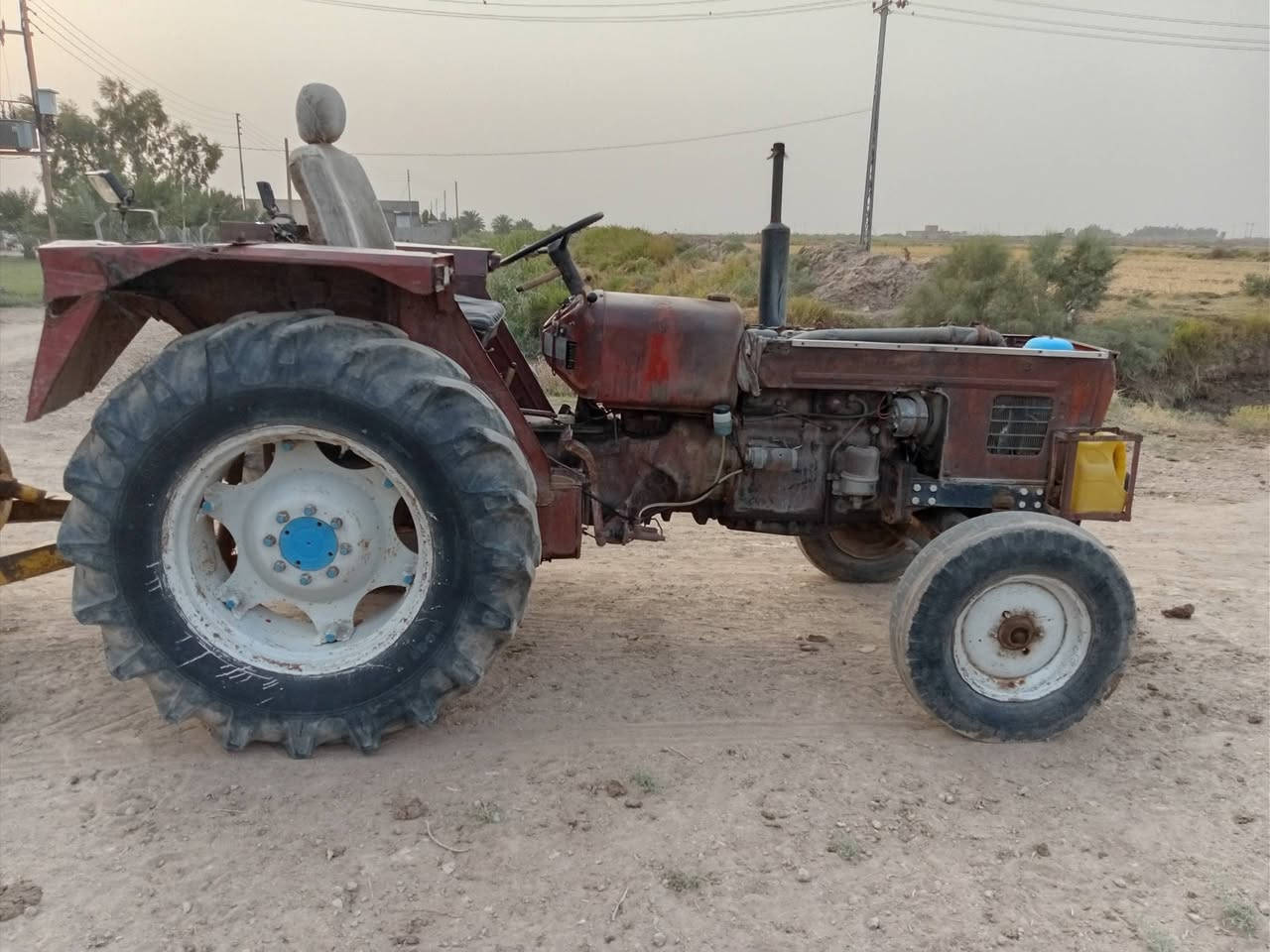 مكينه عنتر موديل 87 رقم وسنويه نضيفه جدآ مع گاروضه ذنون 2014 جاهزه للعمل ماتخسر عليها ألف شوفت عينك وانضف من الصوره واسط ، قضاء الحي ه‍ ***********
