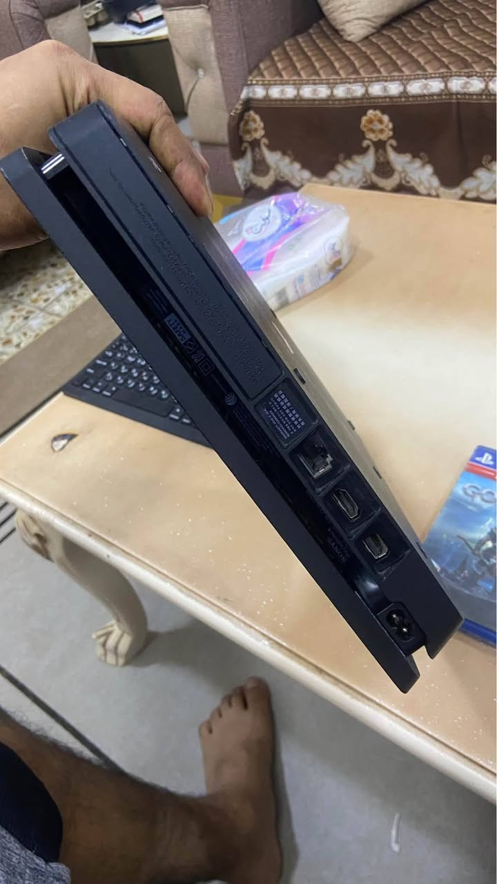 بلي فور سلم 

الجهاز اون لاين نضامه 13.50

الجهاز نضيف كلش لوك ستيكر ولا داخل اي صيانه 

ملحقات الجهاز جوجستك اصلي مال الجهاز وكيبلاته اصليه وايضا قرص اله الحرب 4 كريتوس هديه 

السعر 220

مكاني حله شارع 80 قرب مول نون 

يوجد توصيل 🚚 

*********** وتساب موجود حلة, بابل
