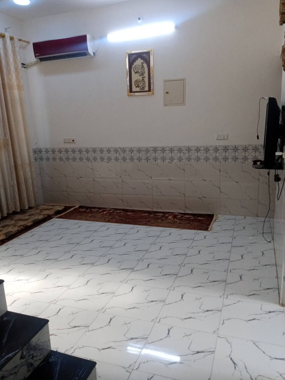 بيت للايجار في قريه المختار مساحته 200 بدل ايجاره 300 
اتصال ع الرقم ***********

