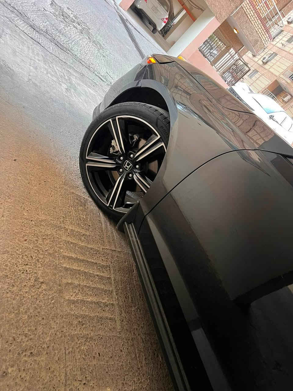 سلام عليكم جمعة طيبة ومباركة عليكم ..
عندي اكورد سبورت هايبرد موديل 23 للبيع  باسمي السيارة عندي  من سنتها ليهسه  سيارة اعتماديه بشكل ممتاز    السيارة فول مواصفات كراسي كهربائية  سلايد  حساسات  كامره دواره  تحكمات قيادة. بعد بيها مواصفات كثيرة  حادث بيها بنيد من جهه الصدر الضربه واصله الدبة  ماي مسحوب. شويه من شاصي. البند والجاملغ نفسه مصلح  صبغ  بيها نصف البنيد والجاملغ كلير حسب  شرح السونار  السيارة  نقص بيها فقط. تبريد وكف عندي قبل كم يوم شيطلع بي تكاليفه عليه  . وشكرا موقع السيارة بغداد مجمع  بسكولاتة  السعر 168 بيها مجال للتفاوض للاستفسار ( ***********) ..
