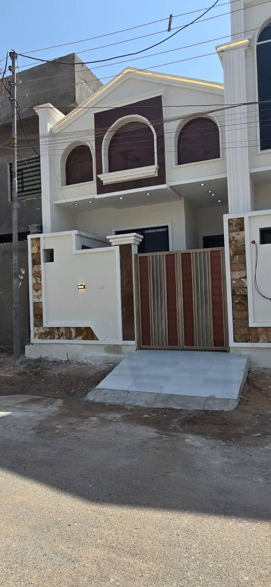 عندما تمتزج الفخامه بالابداع تكون النتيجه أفضل بكثير
نقدم لكم عرض اليوم مختلف دار تصميم كوخ🏠 للبيع تسليم مفتاح كامل تسلمه بعد المكاتبه مباشر تاً📝 
🅰️ البيت طابق ونص يتكون من
 غرف2
ديوانيه و
مطبخ مفتوح على الصاله و صحيات فوق و جوه
   ⭕مساحته البيت 100متر
 ⚧️ يبعد عن الشارع العام 300متر
♾️ سعر 120مليون قابل تفاوض
🪩 العنوان مركز البصره منطقه البهادريه شارع الكطه
📲 *********** البصرة, العراق
