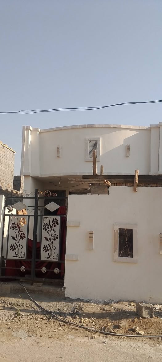 سلام عليكم ورحمه عندي بيت للبيع مقابل محطة وقود الكرغولية خلف الحسينية يبعد عن الشارع دقيقتين فقط ميت متر وركن طابقين بلكرغوليه الطابق الاول جاهز والثاني بعدة هيكل الاتصال *********** وبي واتساب @
