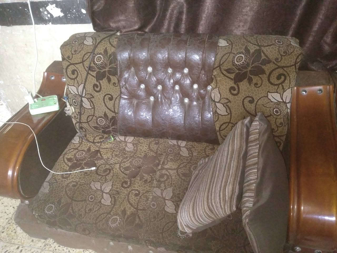طقم كنبات • نظيف • ٢ كبار ٣ صغار