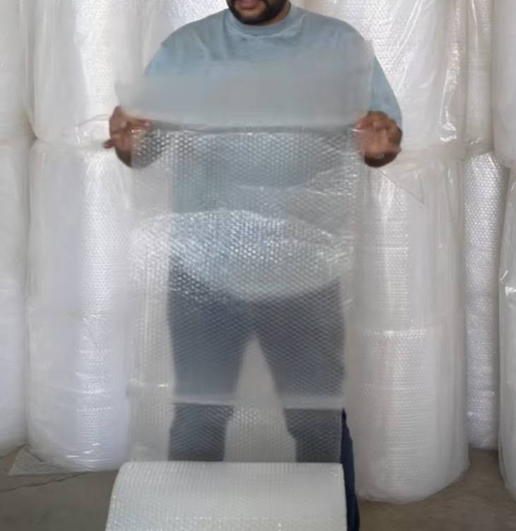 عندي مكياج شيكلام وماركات اتجنن وزن٨ كيلو ويا تغليف جياس +ببلز  يرهم نيشان عرايس هم اللتواصل ***********
