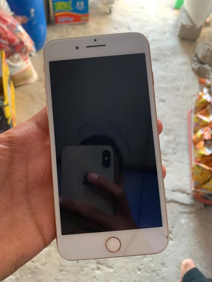 مراوس فقط ايفون 8بلص زر الهوم عاطل شاشته من يسحب رطوبه تصير بيها خطوط خفيفه مثل بل فيديو رقمي واتساب ***********
