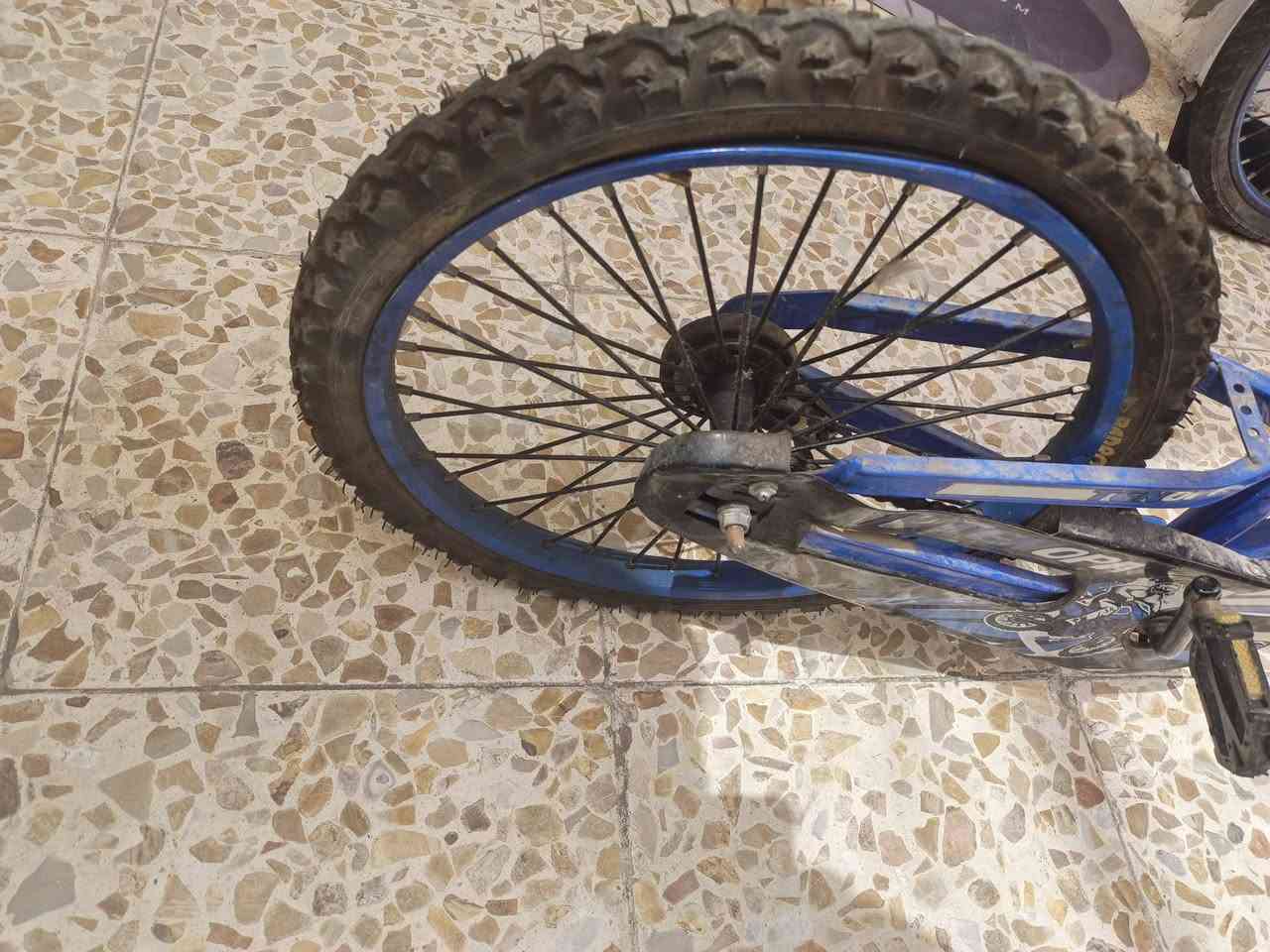يا الله باسكل حجم 20 ابيع هل موجود بس الماشه مالته طاكه تريد تبدله تريد تلحمه بكيفك الباسكل يمشي جان يعني بس ماشه السعر 15 الف فقط مكاني بغداد البياع تواصل  واتساب  ***********
