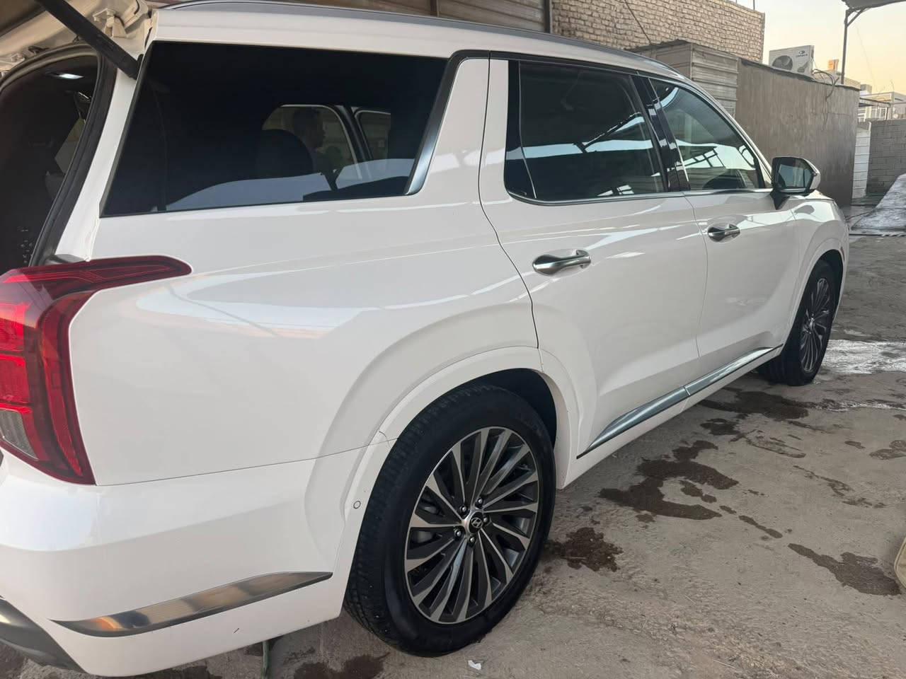 هيونداي بلسايد كلكرافي 24
مكلف بالنشر حبايب
‏Hyundai Palisade, Calligraphy
كلكرافي تجي اعلى فئة بالبليسايد فول مواصفات 1/1 
ماشية 21 الف ميل فقط  محرك 6 سلندر 3.8L 
السيارك  رقم شهداء بعد الها سنه وشويه حاظرين لاي ضمان 

المواصفات : بصمة ، تشغيل عن بعد ، بصمة ابواب 
،بانوراما  فتحتين سقف ، سماعات هارمن كاردن ، رادار امامي جانبي عدد 6 ، حساسات امامي خلفي ، شت كامرات 360 درجة ، كشنات الامامي خزن ميموري.  جميع الكشنات كهربائي و تدفئة و تبريد ، كشنات جلد ، كشنات Vip منفصل ، بردات جانبية ، تبريد مركزي امامي خلفي منفضل التحكم ، تحكمات ستيرن ، شفتات ، كروز سرعة و سياقة ذاتية بالكامل ، تدفئة ستيرن ، مري هيتر ، صندوق كهربائي ، خمس و ضعيات قيادة ، ويل كب 20 ، اوتو هولد + نقطة عمياء *•+ اوتو بريك ، هاند بريك بصمة ، مثبت سرعة ، شحن لاسلكي ، ، شاشة كبيرة ديجيتال ، كشن السايق مساج ، دادة شو امامي بلدشبول ، تقديم و ترجيع السيارة عن طريق البصمة ، منفذ type-c , و بعد بيها هواي مواصفات ، 
السيارة جاهزة  

مكان السيارة حله 

  بشرط 
ضرر السياره دعاميه  الامامية 
بدون دواخل شرط كير و محرك بشرط 
صور الحادث  بالمنشور

للتواصل : اتصال او واتساب ***********

