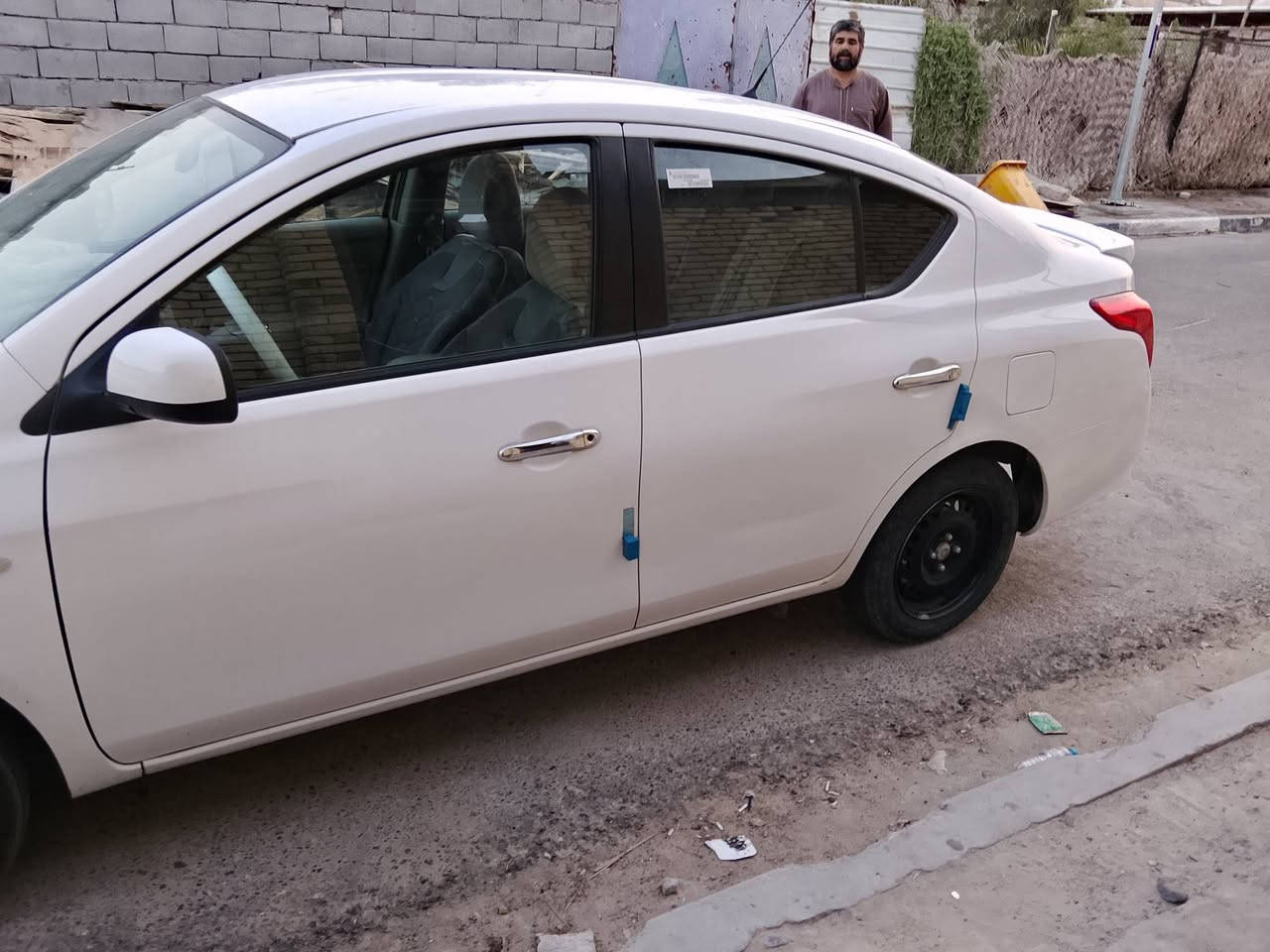 السلام عليكم نيسان سني هندي. موديل 22 .مبدل بيه جاملخ وبيه بارب بلبنيد شبر . وكيل محركه . وحداديه كلتله. وباقه شوفت العين سعره 98 ر.رقم ***********
