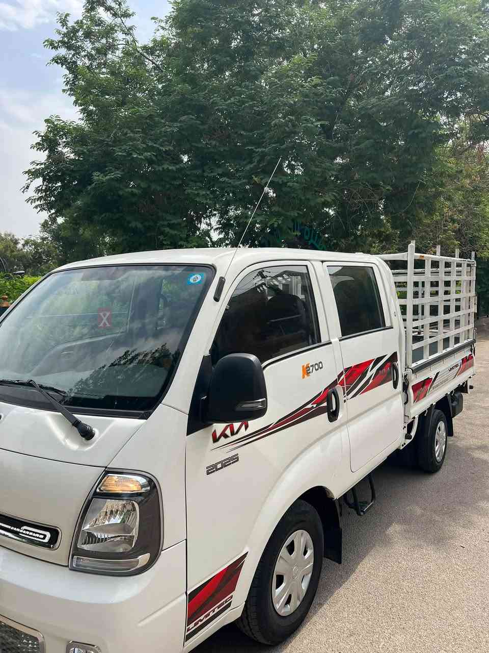 كيا بنكو 2025 | محرك 2700 ديزل
🔧 المواصفات:
• موديل 2025
• محرك 2700 ديزل
• 🚘 المشي: 24,000 كم فقط
• السيارة مكفولة وجاهزة
• ما بيها نص
• الكشنات جلد لون مشمشي 🧡
• الكشنات بعدها مغلفة بجيش الشركة واني مغلفها هي والارظيه 
• تحكم من الستيرن 🎛️
• شاشة CarPlay 📱
• كاميرا خلفية 📷
• حساسات خلفية
• سيارة نظيفة ومحافظة ومابيها نقص (بدون صبغ بدون ضربه على وضع الشركه استخدام بسيط ) 
📍 الموقع: بغداد – الدورة
السعر: 184وبيها مجال بسيط 
📞 للاستفسار:
***********
