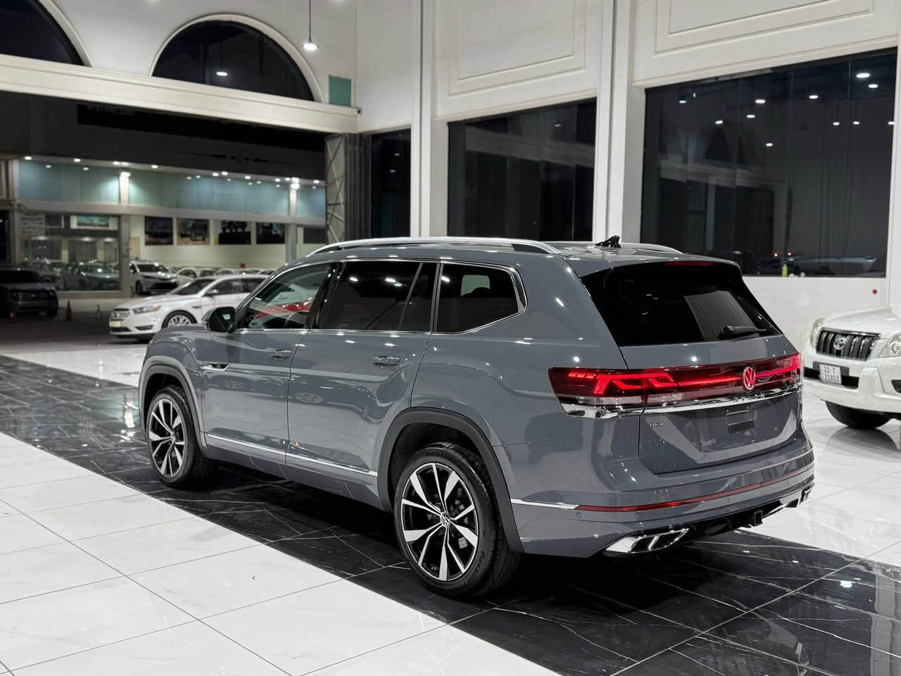 Volkswagen Atlas SEL Premium R-Line 2025
‎عداد المسافة : 11 الف مایل 
‎السیارة کلین تایتل بدون صبغ و تبدیل 
‎فاملي ٧ راکب 
‎لون سمنتي اعلی لون ب اطلس 

‎اعلی المواصفات  SEL premium Rline 1/1 :
‎سقف بانوراما
‎داتاشو 
‎بصمة تشغيل
‎بصمة أبواب
‎تشغيل عن بعد (Remote Start)
‎صندوق شفط كهربائي
‎رادار أمامي (تحديد مسار)
‎رادار جانبي (نقاط عمياء)
‎رادار خلفي (تحذير من الاصطدام)
‎كاميرات محيطية 360°
‎سستم سماعات FENDER
‎تحكم وضعيات القيادة Drive Modes 
‎اوتو بارك Auto Park
‎تبريد مركزي لمس
‎كشنات ميموري
‎كشنات جلد
‎کشن تدفئة و تبرید
‎هاند بريك بصمة
Android Auto 
Apple Car Play 
‎مانع انزلاق+ABS
‎شاشة كبيرة لمس
‎حساسات خلفية+ كاميرا 
‎تحكمات استيرن
‎اوتو ستارت Auto start 
‎اوتو ستوب Auto Stop 
‎وبقية المواصفات المعروفة
‎‏‎ 
‎مکان سیارة اربیل
‎‏‎سیارة بدون رقم تترقم شمالي 
‎‏‎‏‎للاتصال والاستفسار
‎☎️*********** اسیاسیل
‎کورك *********** ☎️
