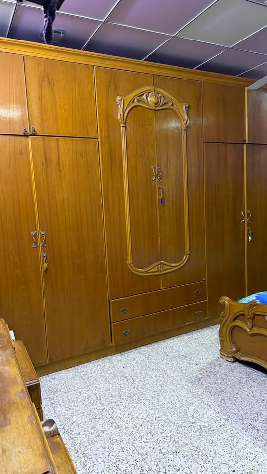 غرفة صاح عراقي للبيع للاستفسار الاتصال على ***********
