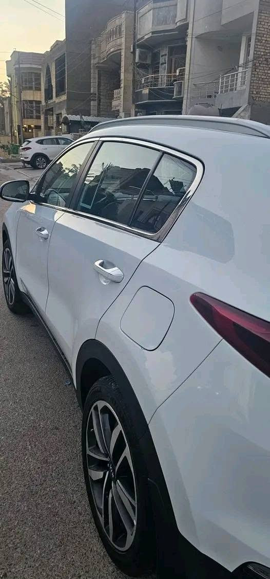 السلام عليكم 
كيا سبورتج خليجي
 موديل 19 السعر 176
شاشه ثلاثه انظمه قياده حساسات 
بيها بارد بسيط جدا والسونار موجود
ماشيه 62 قابل للزياده
العنوان بغداد بلديات... ***********
