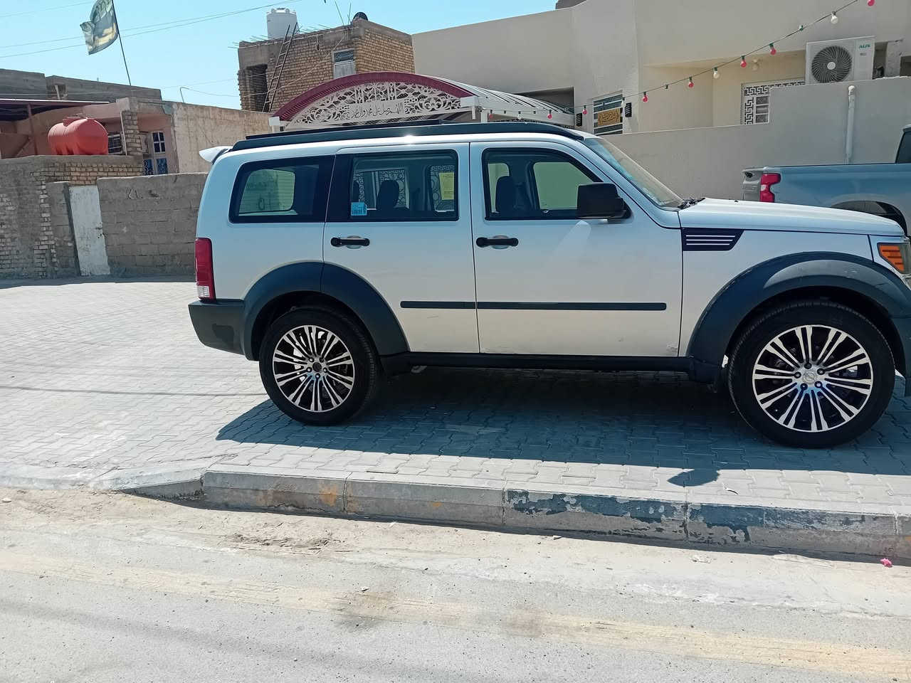 سلام عليكم دوج نترو موديل ٢٠٠٨ رقم بغداد انكليزي  سياره مكفوله من ضربه والصبغ.ماعدى طخه خفيفه بقبق الجنطه مكينه كير تبريد حداديه كهربائيات كله شغال تخم تاير جديد سعرها ٨٠ وبيها مجال  مكان السياره كوت مركز المدينه للاتصال***********
