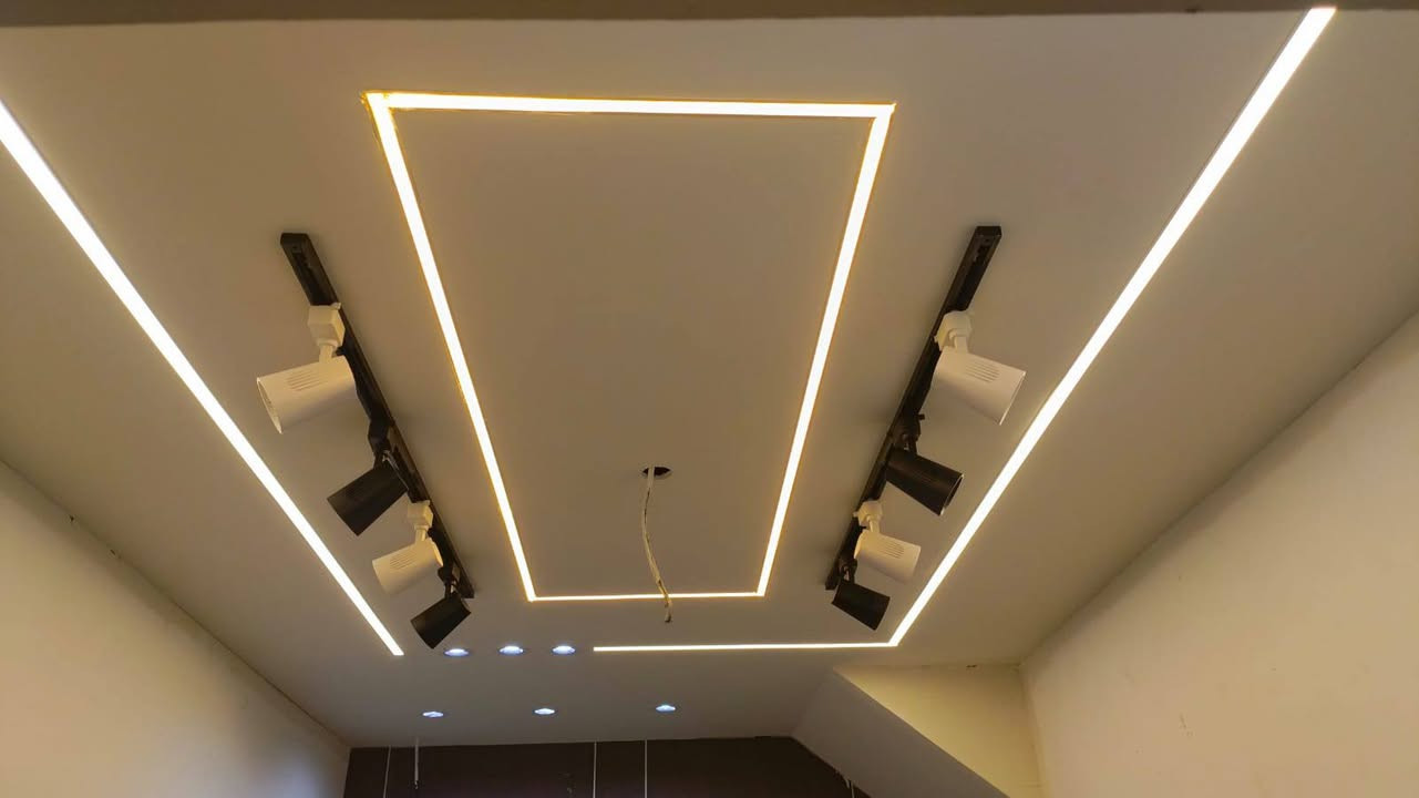 السلام عليكم ورحمه الله 
جزاء من عملي 

***********

نص مكتوب في الصور:
- CAMON 20 Pro
- 25mm f/2.45 1/33s ISO450