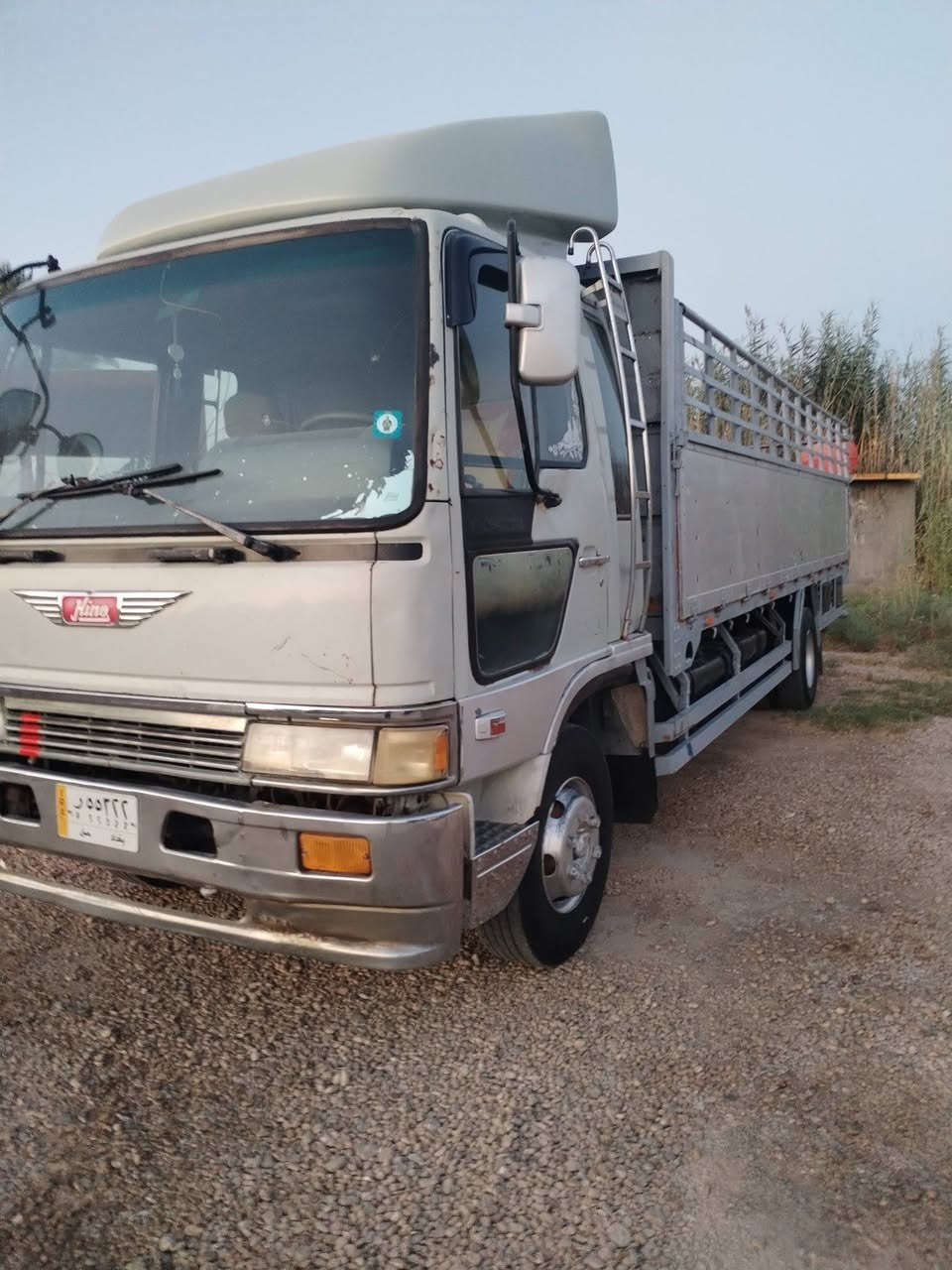 هينو طيره للبيع طول سته وربع مطوله مكينه ٧٠ عادي لاصرف ولا بخار رقم بغداد موديل 93 تخم تاير سياره مكفوله كبل للعمل مكلف بل نشر الخاص مغلق هذا الرقم انتصل ***********
