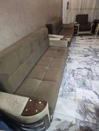 تخم تركي نوع صدف مستعمل١٠ مقاعد  بي مخزن ويصير سرير للبيع ب٤٠٠ الف ومك...
