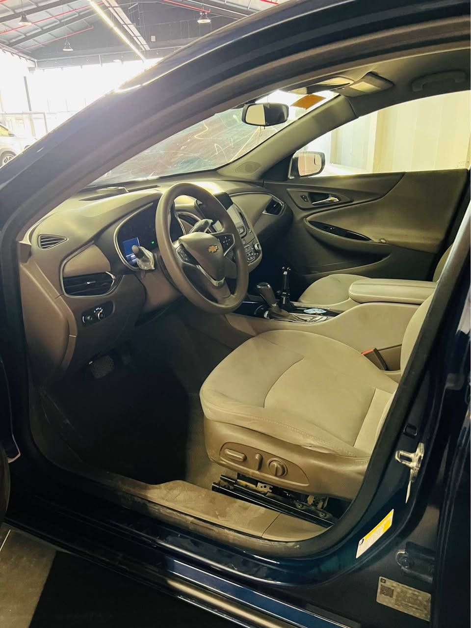 CHEVROLET MALIBU 2019 LT
مەکینە 1.5T
مواسەفات ئەمریکییە
کفالە بدون صبغ
بێ بۆیاغە   
دوو تعدیلی بچوکی هەیە
دوو دەرگا بەسمە
ئۆتۆ ستارت ستۆپ
لایت ئۆتۆ 
تعدید سرعە
شاشە گەورە
ئەپڵ کارپلەی و ئەندرۆید کارپلەی
لایت لید و زینۆن
بەگلایت لید
مۆدی ئیکۆ ئۆتۆماتیکە 
ناو زەرد —-داخل اصفر
سعر ١٠٢معاملە
***********واتساب
مکان اربیل أربيل, العراق
