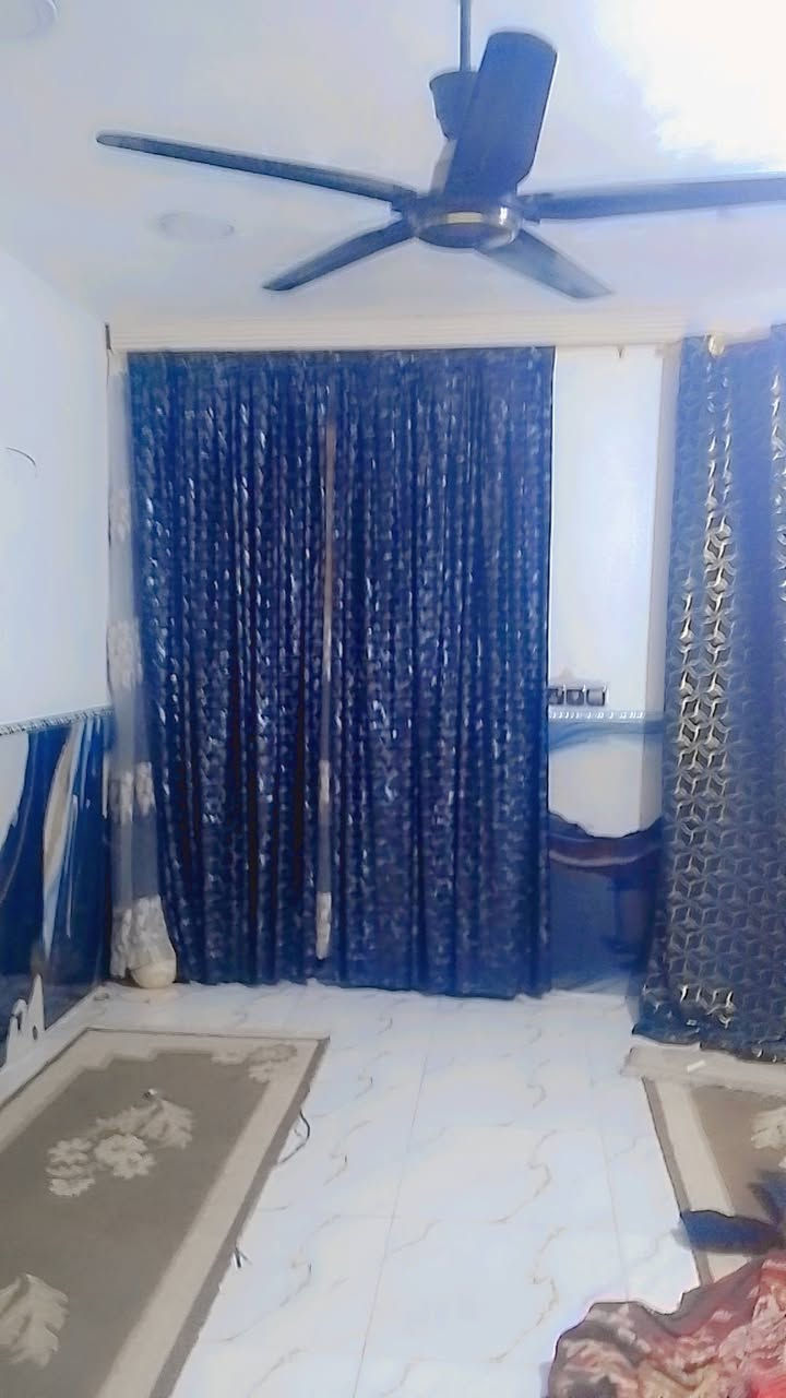 سلام عليكم ورحمه عندي بيت للبيع مقابل محطة وقود الكرغولية خلف الحسينية يبعد عن الشارع دقيقتين فقط ميت متر وركن طابقين بلكرغوليه الطابق الاول جاهز والثاني بعدة هيكل الاتصال *********** وبي واتساب @

