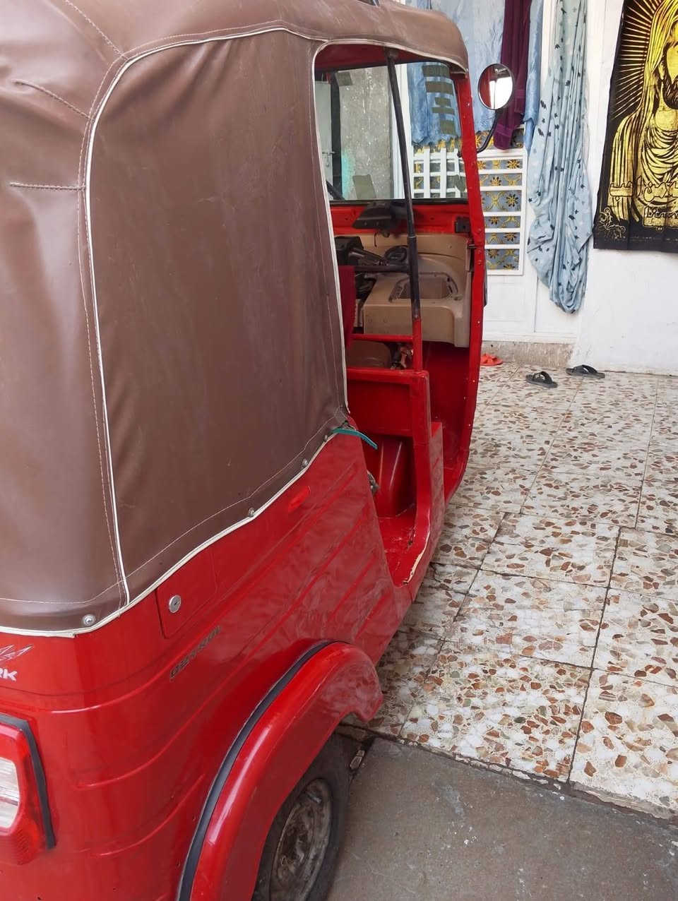 سلام عليكم شباب تكتك موديل 16رقم وسنويه بسمي رقم انكليزي تكتك مصبوغه عام  كهربايات مال 22 تايرات تخم جديد مكلف بلمنشور هاذه رقم صاحبه ***********
