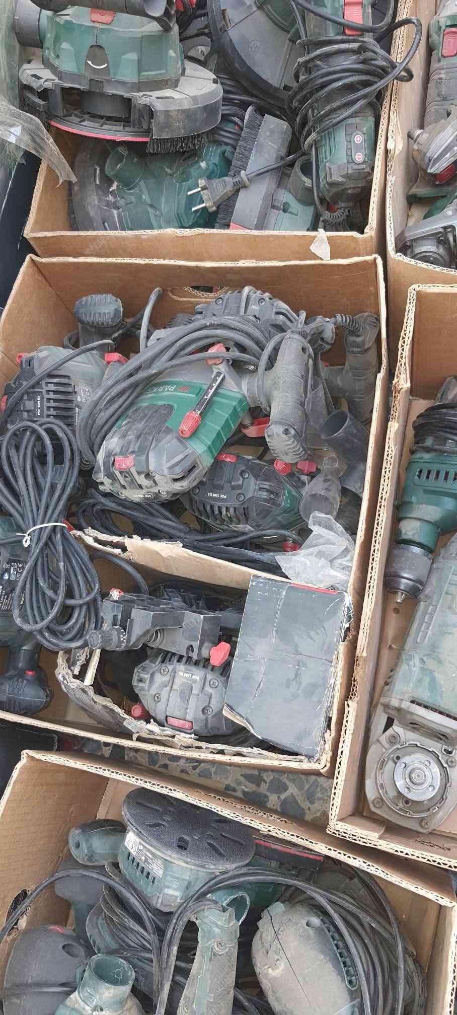 عدد متنوعة بارك سايد المانيه كميه تقريبا اكثر من ١٠٠ قطعه ابيعه كلهن شلع هلموجود فحم بدون فحص لا مصلحه ولا مفتوحه ابيعه شلع فحم شلع فحم الي يريدهن يتواصل على الرقم *********** او على الخاص مكاني بغداد شارع فلسطين
