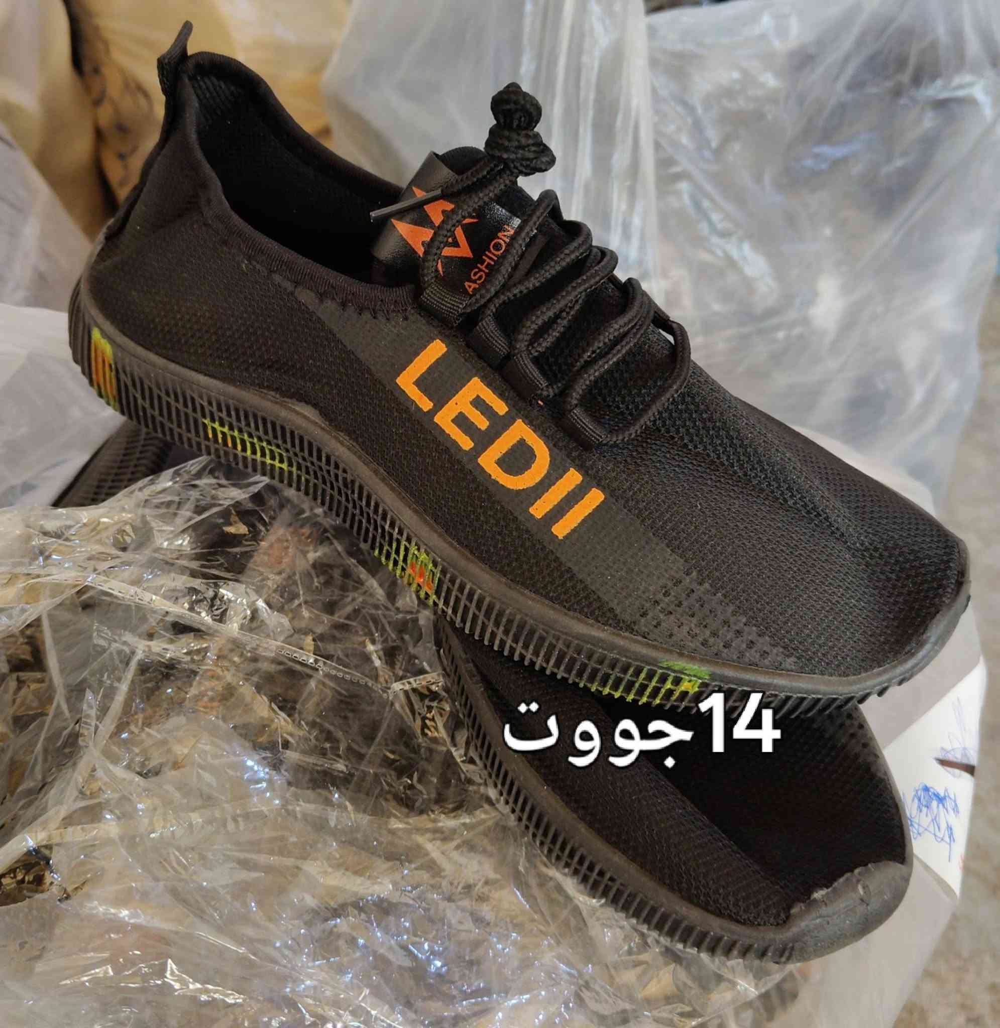 خوار هەموو بازاڕ ئەیفرۆشم،،هەڕاجم کردووە
هەمووی بەیەکەوە دەفرۆشم نزیکی 700جووت کالەی زۆر  ڕاقی و نازدار و تایبەت و کوالێتی بەرز 
هەرکەس ویستی پەیوەندی بکات بە 
***********
واتسابیشی لەسەرە

نص مكتوب في الصور:
- 24 جووت
- 25 جووت
- 14 جووت
- 8 جووت